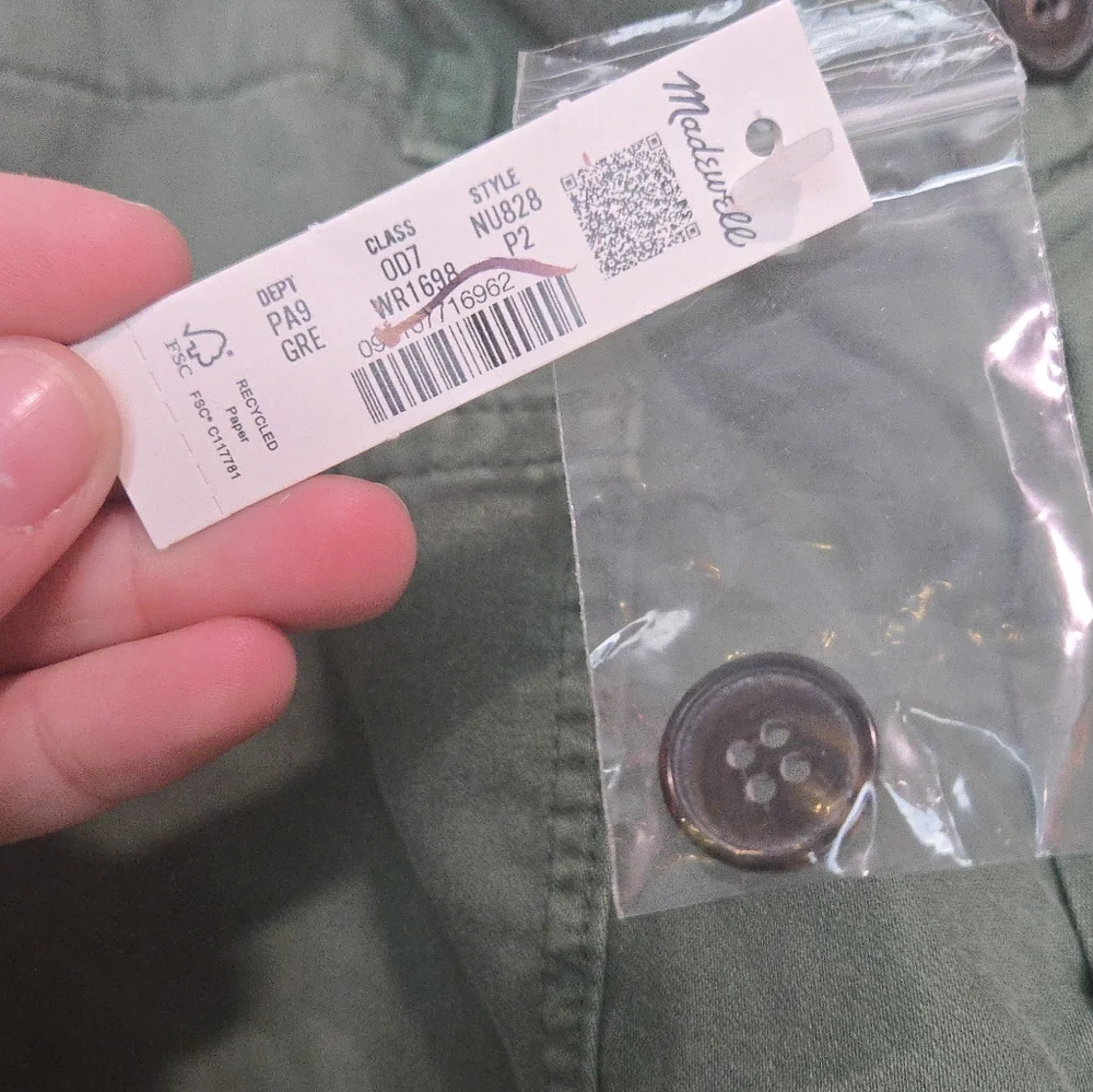 Madewell The Petite Taper-Leg Utility Pant in Garment-Dyed Twill - Picture 3 of 6